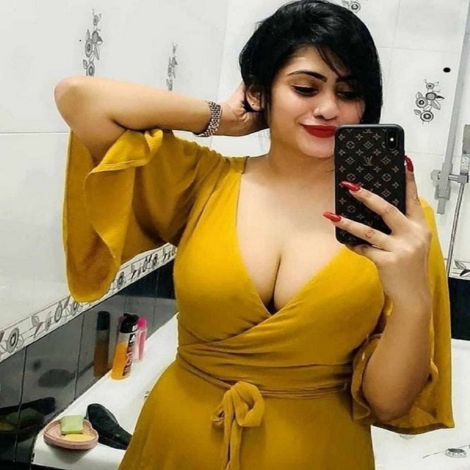 call girls In Ashok Park Main Metro Delhi 9711794795 call girl Service