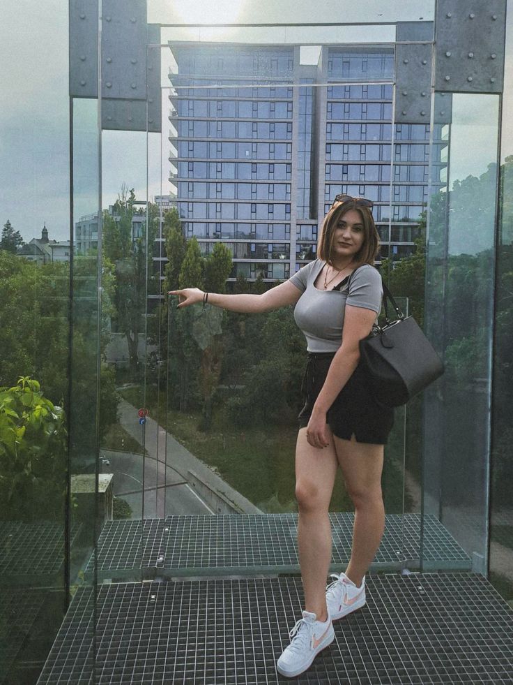 CALL GIRLS IN Khan Market Delhi 9643097474 ADS 24/7