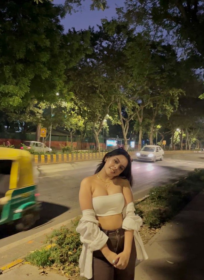 ᎡᎧᎽᎪᏞ GIRL→9711106444→Call Girl In Noida Sector 9 Noida
