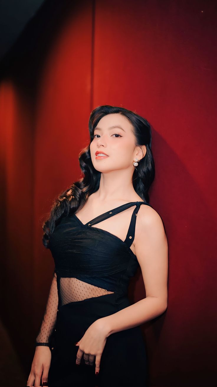 Call Us +91 9873111406 Call Girls In Noida | Delhi