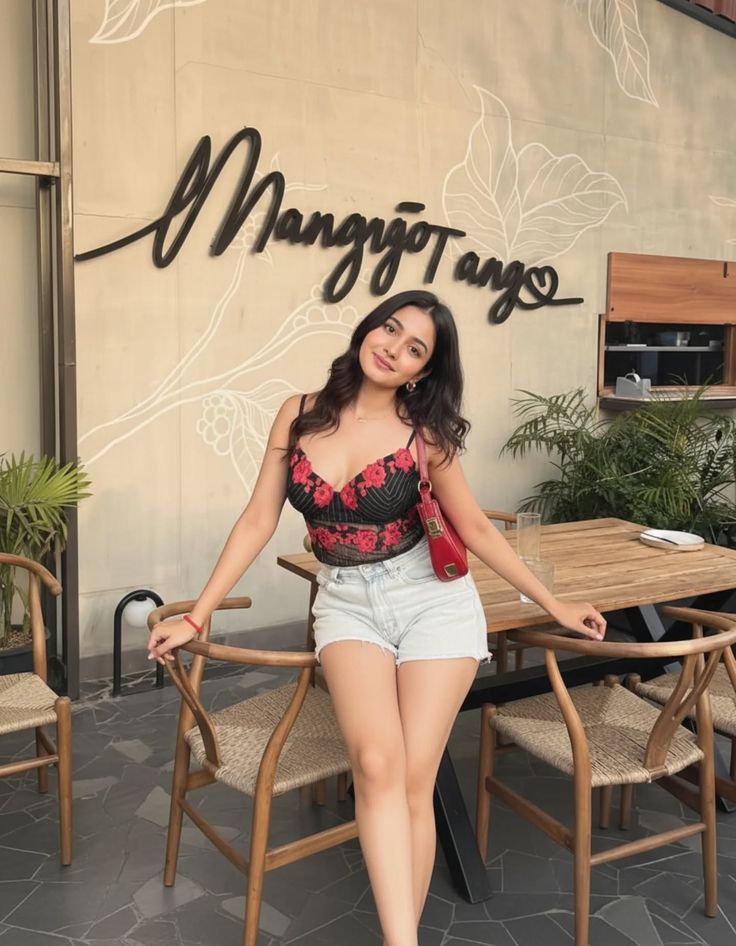 DLF Mall Noida Call Girls | 8882939993 Call Girls in Noida