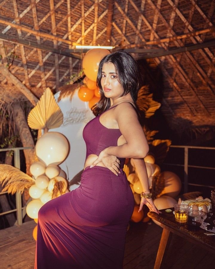 Full Enjoy — 9873111406 Call Girls In Peeragarhi | Delhi