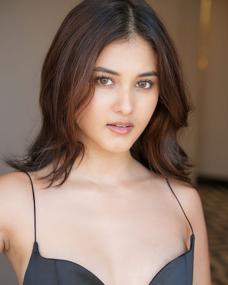Call Girls In Preet Vihar 𝟗𝟕𝟏𝟏𝟎𝟏𝟒𝟕𝟎𝟓 Escort Service