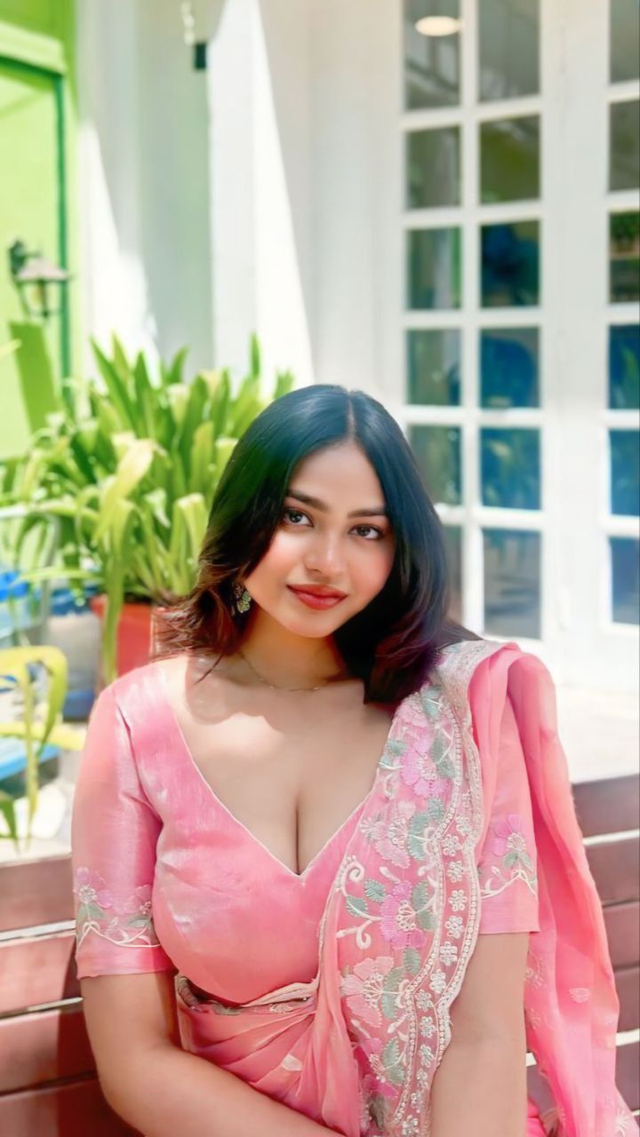 Call Girls In Munirka Delhi | +91–7428890977 | Escorts Service