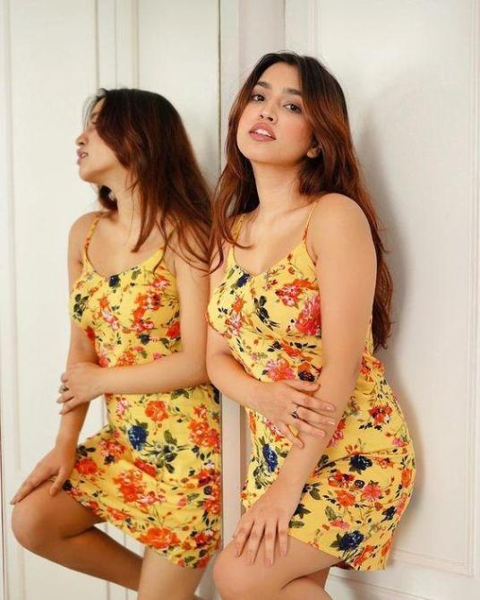 Call Girls & Escort Services in Lajpat Nagar Delhi