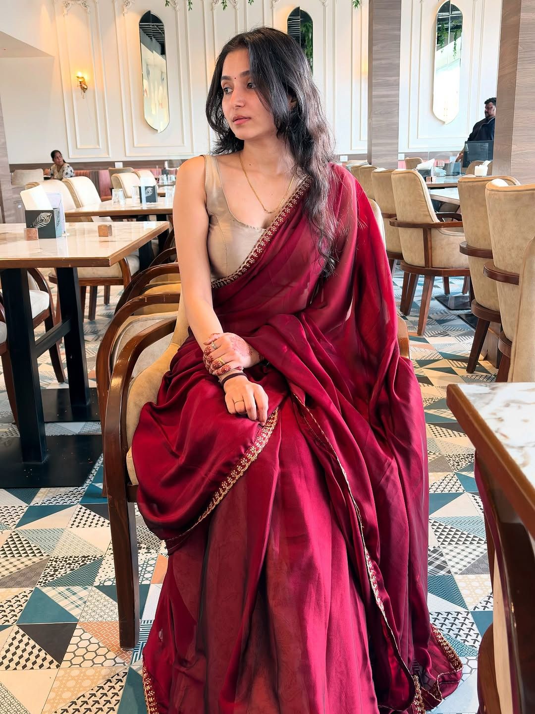 Call girls in Supernova Noida 9990233396 Escorts service